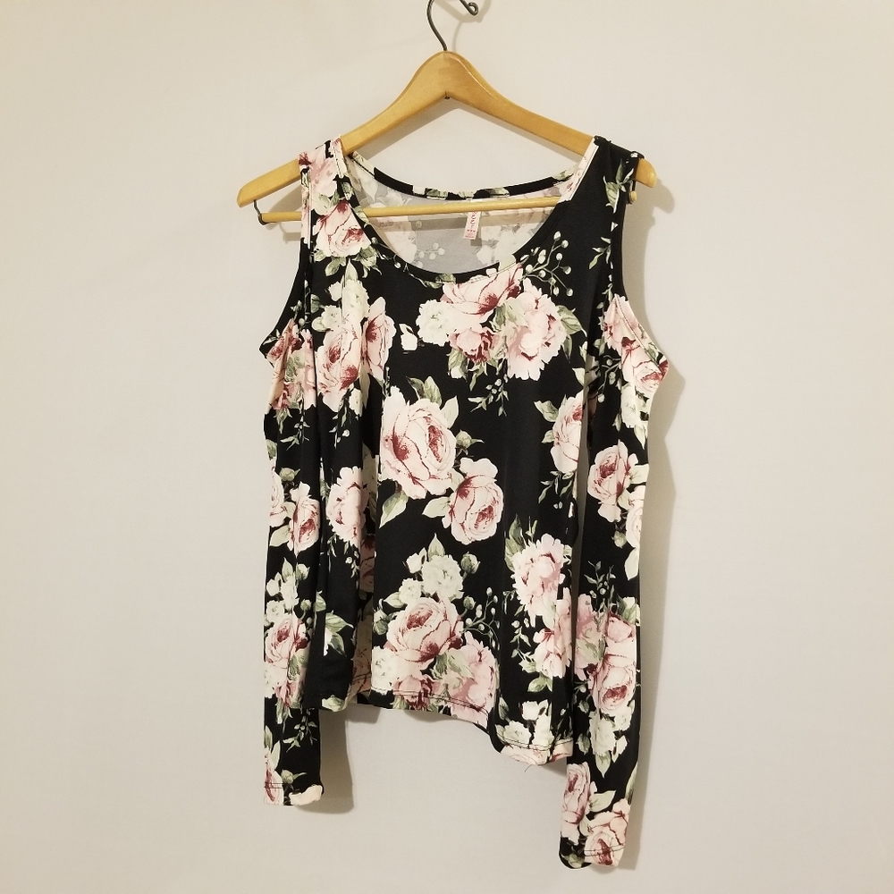 💋 Sweet floral cold shoulder top size large